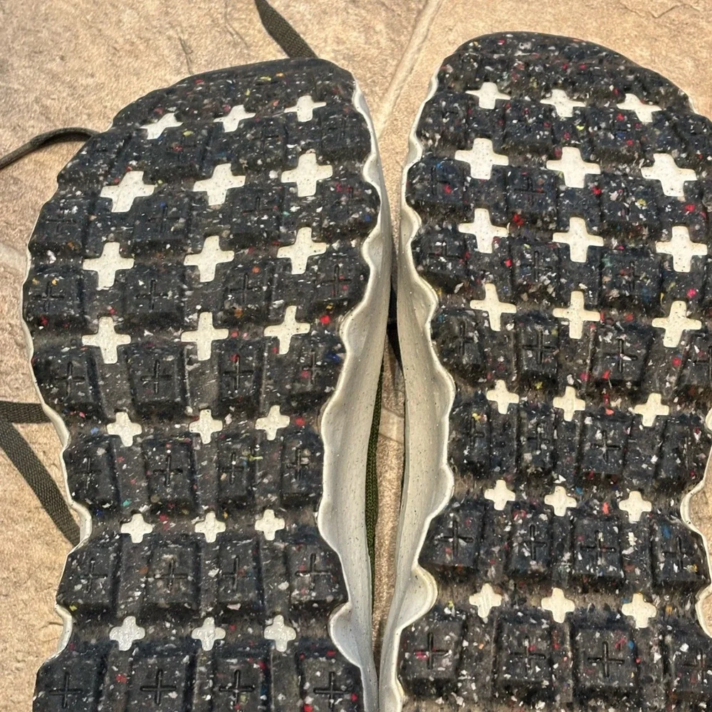 Nike Space Hippie 04 Olive Sneakers - Picture 4 of 6
